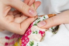 Comment bien laver la broderie avec une croix et ne pas la gâcher?